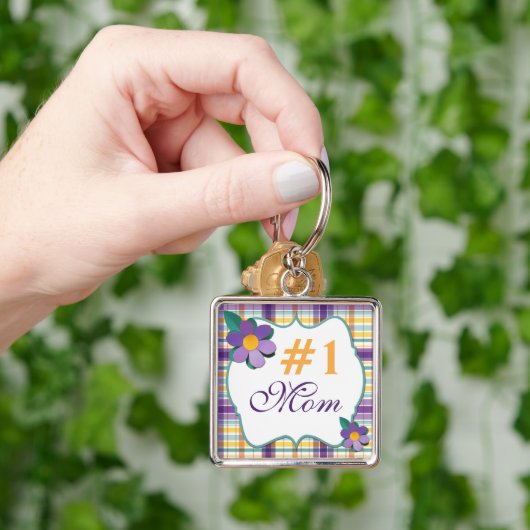 Lila und gelbe Blüte auf Karierter Mama Schlüssela Schlüsselanhänger (Hand)