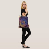 Lila und gelbe Mandala: handgezeichnet Design Tasche (Am Model)