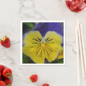 Lila und gelbe Pansy-Blume Serviette (Beispiel)