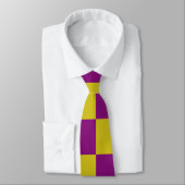 Lila und gelbes Schachbrett Muster Neck Tie Krawatte (Gebunden)