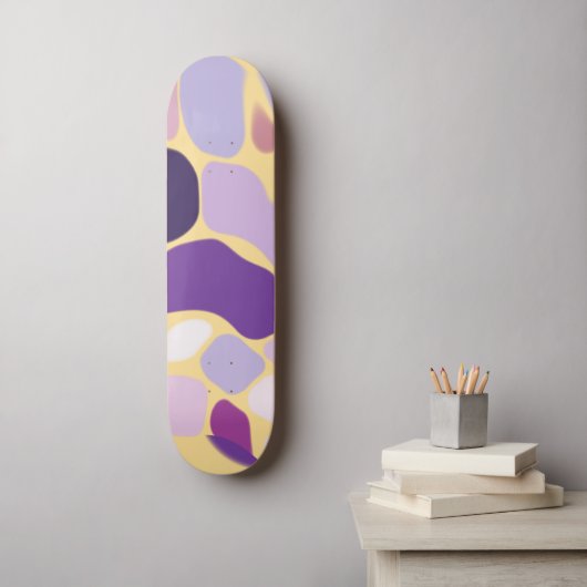 Lila und Gold Skateboard (Wandkunst)