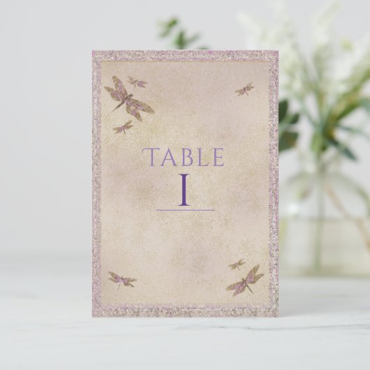 Lila und Golddrachenfliegen-Tischnummer Einladung (Stehend Vorderseite)