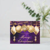 Lila und goldene Weihnachtsbaubles Feiertagspostkarte (Stehend Vorderseite)