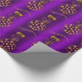 Lila und goldene Weihnachtsbaubles Geschenkpapier (Ecke)