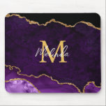 Lila und goldener Marmorschlauch Mousepad<br><div class="desc">Dieses Mauspad weist einen eleganten und glamourösen Marmorhintergrund mit geode gemstone Details und Imitaten goldenen Glitzer Akzente. Das Monogramm kombiniert handgeschriebene Skripte mit modernen serifenlosen Schriftart für ein elegantes und raffiniertes Aussehen. Dies wird das ideale Geschenk, da es mit einem Namen und Initial angepasst werden kann. Die lila Farbtöne machen...</div>