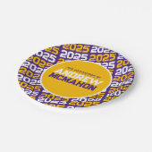 Lila und goldgelber Personalisierter Abschluss Pappteller (Schrägansicht)