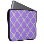 Lila und graue Quatrefolie Laptopschutzhülle (Vorne Rechts)