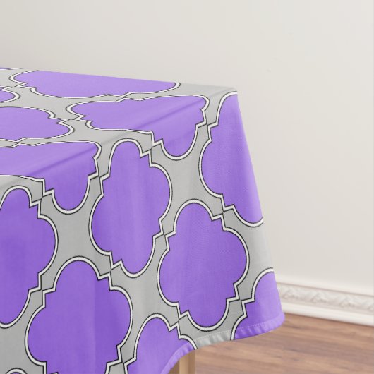 Lila und graue Quatrefolie Tischdecke (Beispiel)
