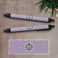 Lila und graues Zickzack Muster mit Monogramm