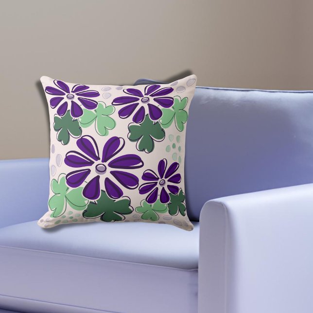Lila und grüne Klee und Blume Doodle Kissen (Purple & Green Clover & Flower Doodle Throw Pillow)