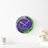 Lila und grüner Whirlpool Abstrakt Runde Wanduhr (Zuhause)
