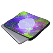 lila und grünes Galaxy-Nebula-Monogramm Laptopschutzhülle (Vorne Knopf)