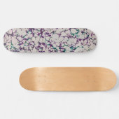 Lila- und grüngekrauschtes, abstraktes Malerdesign Skateboard (Horizontal)