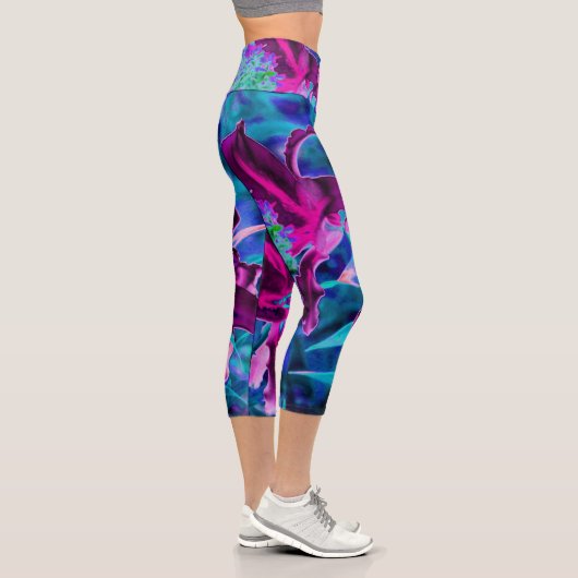 Lila und Hot Pink Abstrakte Orientalische Lilien B Capri Leggings (Rechts)