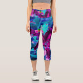 Lila und Hot Pink Abstrakte Orientalische Lilien B Capri Leggings (Vorderseite)