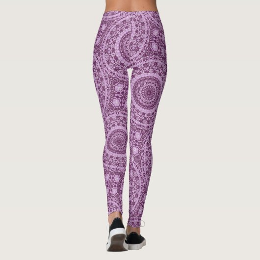 Lila und Lavender Geometric Mandala Pattern Leggings (Rückseite)