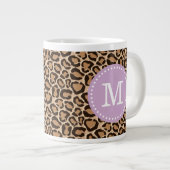 Lila und leopard Print Custom Monogram Jumbo-Tasse (Vorderseite Rechts)