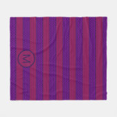 Lila und Magenta Muster gestreifte Monogramm Fleecedecke (Vorderseite (Horizontal))