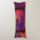 lila und magenträhnlicher abstrakter Text Seitenschläferkissen (Vorderseite Vertikal)