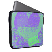 Lila und Mini Retro Herzdesign Laptopschutzhülle (Vorne Rechts)