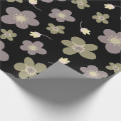 Lila und olivgrüne Buttercups mit schwarzer Farbe Geschenkpapier (Ecke)
