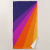 Lila und orangefarbene diagonale Retrostreifen Strandtuch (Vorderseite)