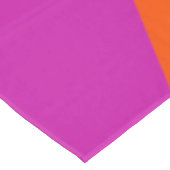Lila und orangefarbene diagonale Retrostreifen Tischdecke (Schrägansicht)