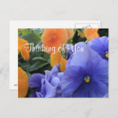 Lila und orangefarbene Stiefmütterchen mit grünem Postkarte (Vorne/Hinten)