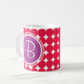 Lila und Red Polka Dot Monogramm Kaffeetasse (Vorderseite Links)