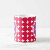 Lila und Red Polka Dot Monogramm Kaffeetasse (Mittel)