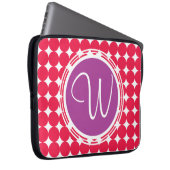 Lila und Red Polka Dot Monogramm Laptopschutzhülle (Vorne Rechts)