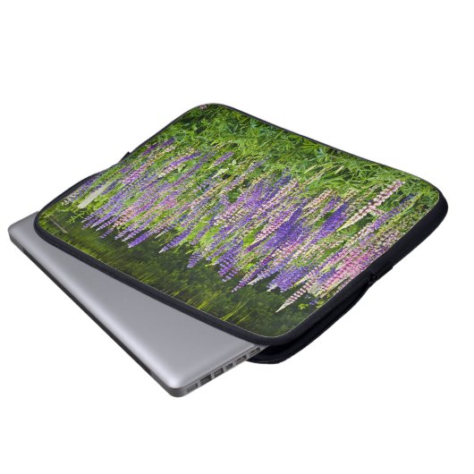 Lila und rosa Lupine-Fotografie Laptopschutzhülle (Vorne Knopf)