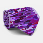 Lila und rote Necktie Krawatte (Gerollt)