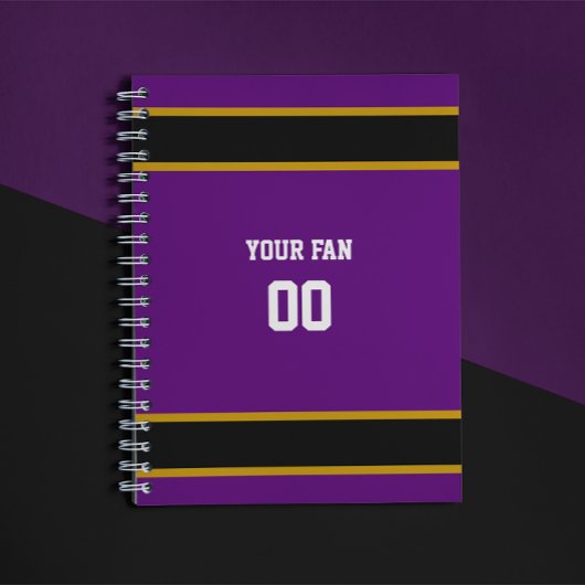 Lila und schwarze Fußballmannschaft Personalisiert Notizblock