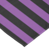 Lila und schwarze Hexen Streifen Halloween Gemuste Tischdecke (Schrägansicht)