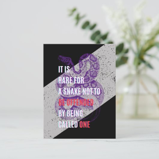 Lila und schwarze Offene Schlangen sarkastische Zi Postkarte (Stehend Vorderseite)