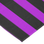Lila und schwarze Streifen | Tischdecke (Schrägansicht)
