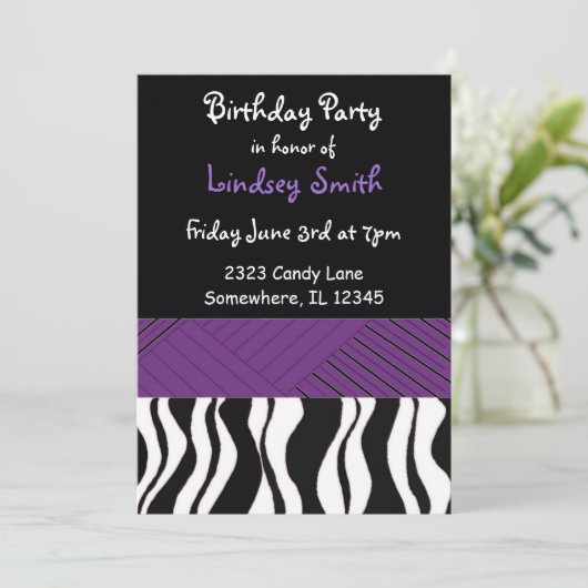 Lila und schwarze Zebra Print Einladung zum Geburt (Stehend Vorderseite)
