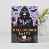 Lila und schwarzer Grim Sensenmann Skeletthaus Einladung (Stehend Vorderseite)