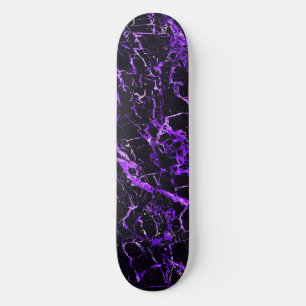 Lila und schwarzer Marmor, Skateboard