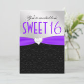 Lila und schwarzes Blumendamast-Diamant-Herz Einladung (Stehend Vorderseite)