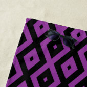 Lila und schwarzes Diamantmuster Strandtuch (Beispiel)