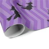 Lila und schwarzes Halloween-Hexe-Muster Geschenkpapier (Rolleneckpunkt)