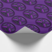 Lila und schwarzes keltisches Kreuzpapier Geschenkpapier (Ecke)