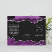 lila und silberne Zeitung auf schwarzer Broschüre (Stehend Vorderseite)