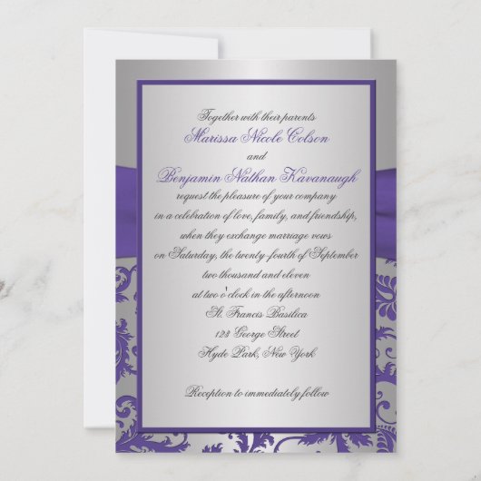 Lila und silberner Damast-mit Monogramm Einladung (Rückseite)