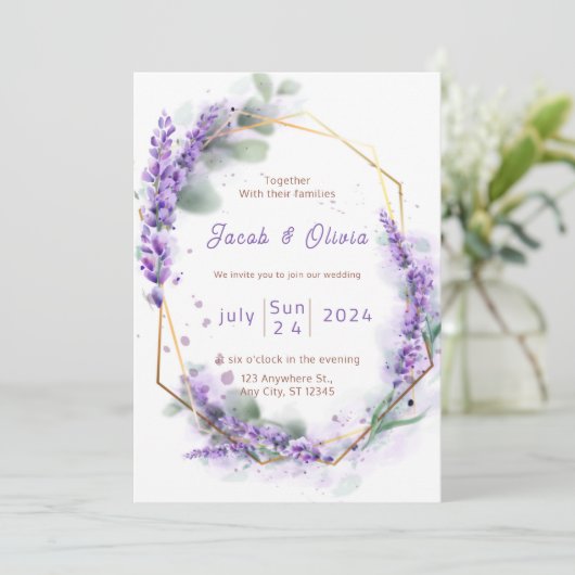 Lila und weiß mit Lavender Wreath Wedding Invi Einladung (Stehend Vorderseite)