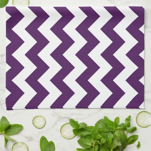 Lila und weiß Zigzag Handtuch (Gefaltet)