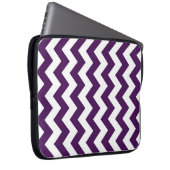 Lila und weiß Zigzag Laptopschutzhülle (Vorne Rechts)