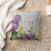 Lila und weiße Blume an den alten Schnürsenkeln Kissen (Decke)